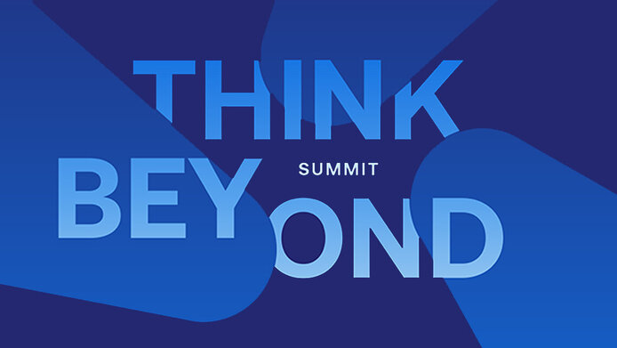 Key Visual think.beyond Summit des FWF: Schriftzug und Spotlights auf dunkelblauem Hintergrund
