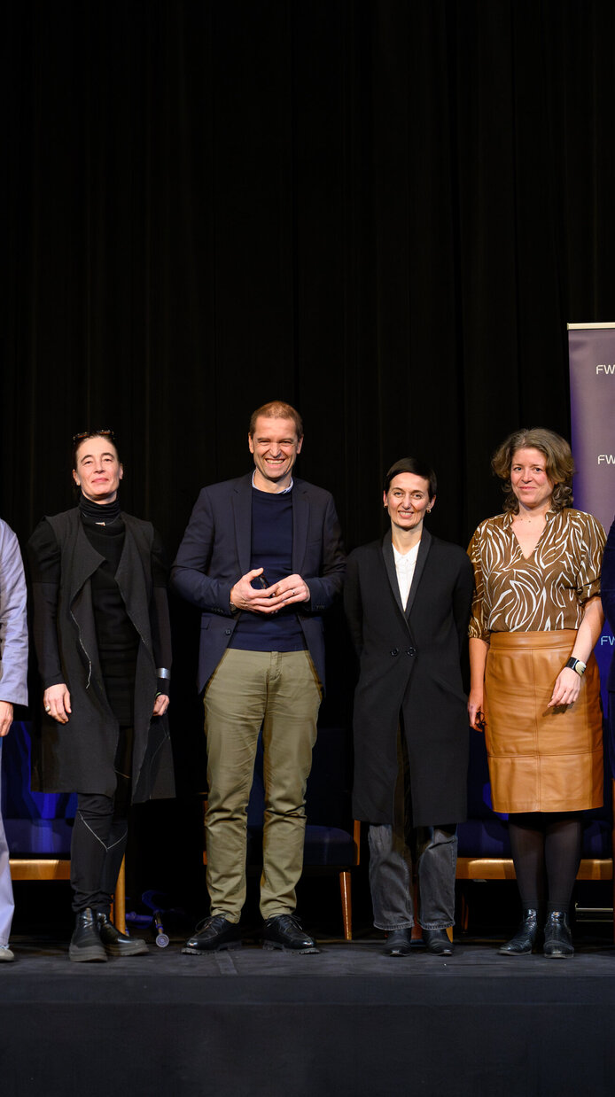 Gruppenbild stehend auf dem Podium